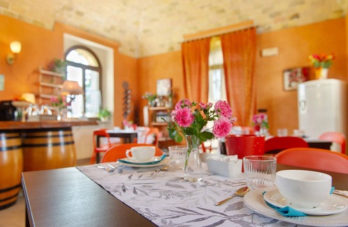 Castelletto Merli Apartment | Room 'Agriturismo Cascina Favorita - Q2' with Shared Garden and Wi-Fi