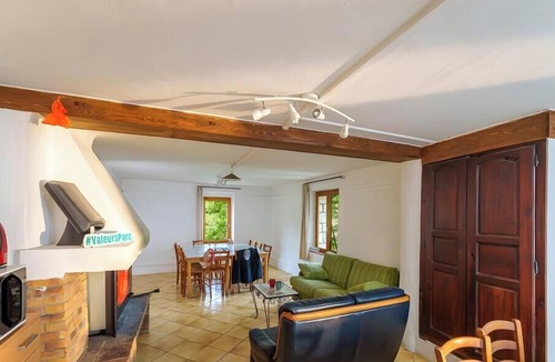 Blieux Apartment | Room 'Chambre Jaune' with Mountain View, Shared Terrace and Shared Garden