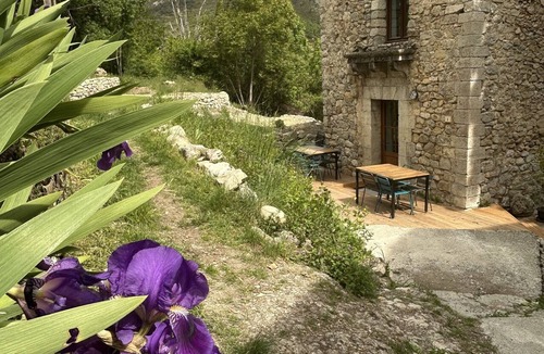 Blieux Apartment | Room 'Chambre Violette' with Mountain View, Shared Terrace and Shared Garden