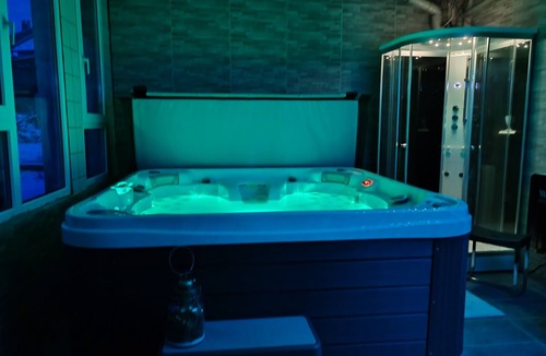 Forges-les-Bains Apartment | Room “Domaine du Peuplier” with Shared Terrace, Balcony and Wi-Fi
