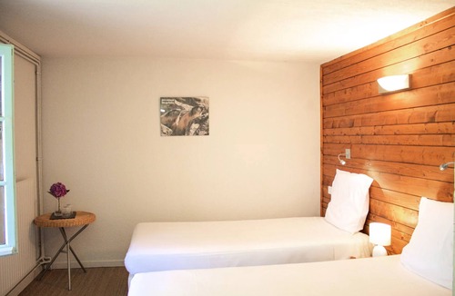 Bagneres-de-Bigorre Hotel | Room for 2 people with breakfast