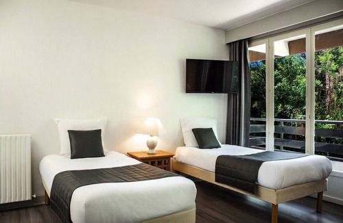 Capvern Hotel | Room for 4 people with breakfast for 2 adults