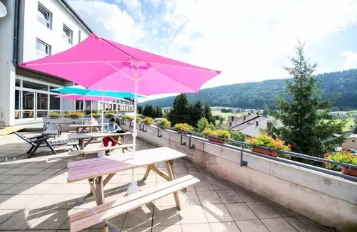 Bois-d'Amont Hotel | Room for 5 People - Full Board - Accessible for People with Disabilities