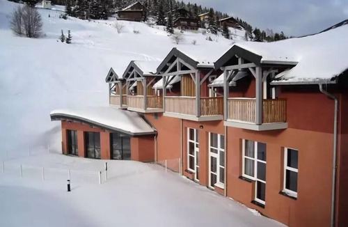 Bois-d'Amont Hotel | Room for 5 People - Full Board - Accessible for People with Disabilities