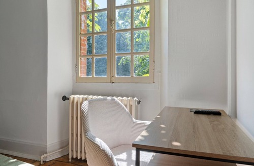 Vic-en-Bigorre Apartment | Room "Room 4" with Shared Terrace, Communal Garden and Wi-Fi