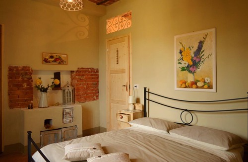 Castelnuovo Belbo Bed & Breakfast | Room with bathroom in ancient farmhouse in Monferrato