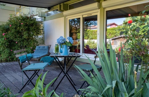 Charmes Apartment | Room with private bathroom and balcony by the canal