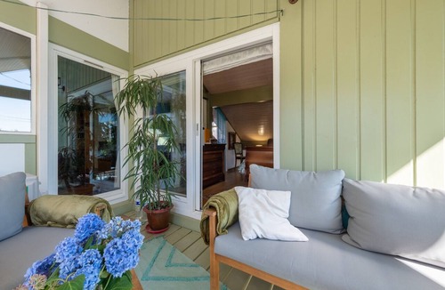 Charmes Apartment | Room with Private Bathroom and Balcony by the Canal