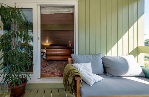Charmes Apartment | Room with Private Bathroom and Balcony by the Canal