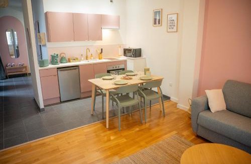 Old Town Apartment | Rosalie Centre Historique Stationnement Facile