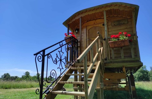 Puymaurin Cabin | Roulotte et Spa, vue sur les Pyrénées à Puymaurin