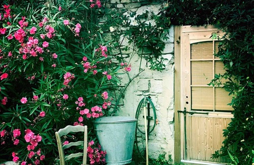 Marsanne Cabin | ROULOTTE TZIGANE DROME, AU BORD DU RUISSEAU Ideal for a quiet weekend break