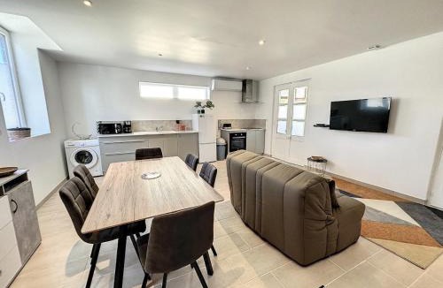 Saint-Gaudens House | Séjour pro sans stress au centre, arrivée autonome, Wifi, parking, vue Pyrénées