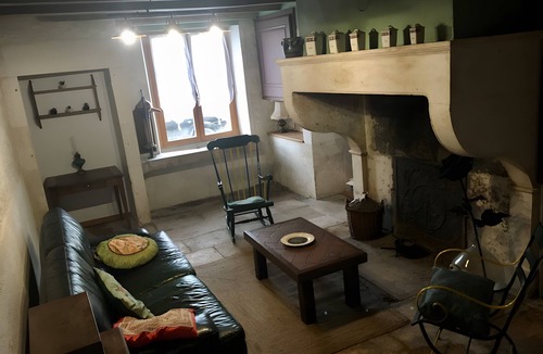 Euville Cottage | “Saint Gorgon” Cottage with Private Terrace and Garden