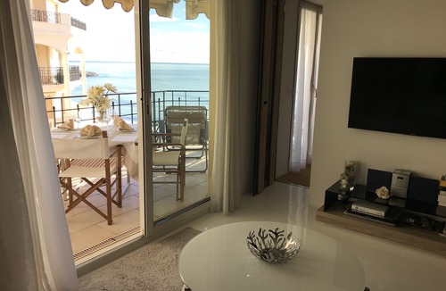 Old Town Apartment | SEA FLAVOR - 2BDR TERRACE SEA FRONT WIFI AIR COND 2 SMART TV