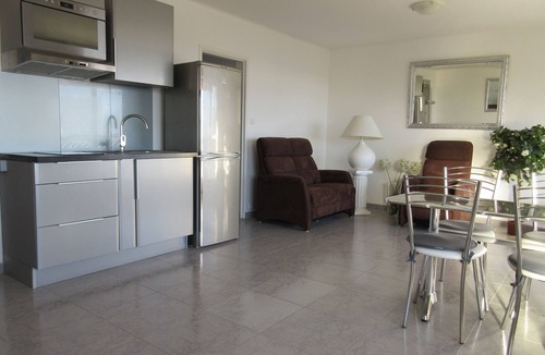 Bandol Apartment | SEA VIEW 3 MN WALK FROM THE BRIGHT AND MODERN BEACH