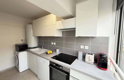 Valras-Plage Apartment | Sea View and Beach at Your Feet Bright Apartment