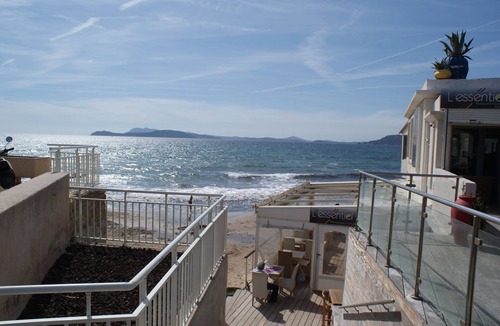 Le Pradet House | Sea-view apartment facing Toulon harbor. Sandy beach 10 m'away.