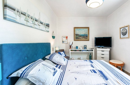 Binic-Etables-sur-Mer Bed & Breakfast | Seaside Guest Room – Beach 500m Away