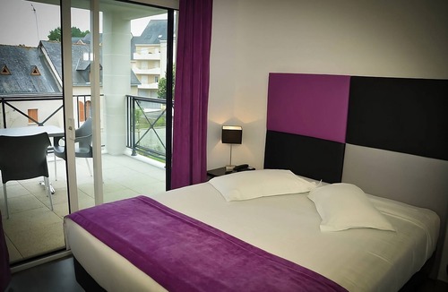 La Baule-Escoublac Hotel | Seaside La Baule Stay | Pet-Allowed | 0.6 mi to La Baule Beach