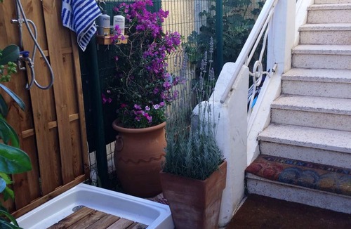 Bandol Apartment | Seaside Villa Apartment with Large Terrace 2 mins from Renecros Beach