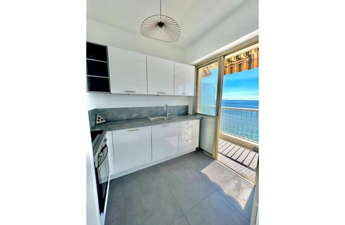 Menton Apartment | "SEAVIEWS BY JENNI MENTON LA SUITE Superb brand new apartment on the seafront
