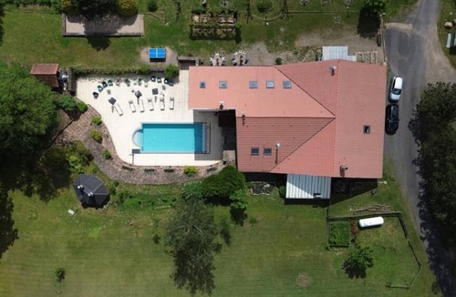 La Petite-Fosse Villa | Self-catering group gîte for 30 people with swimming pool and jacuzzi