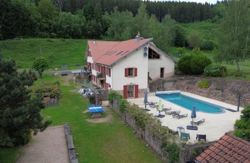 La Petite-Fosse Villa | Self-catering group gîte for 30 people with swimming pool and jacuzzi