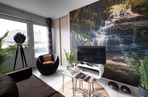 Reims Apartment | Self-contained apartment, ARENA area, la CARTONNERIE, champagne house.