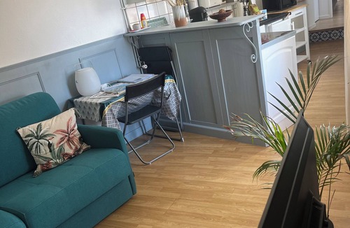 Riquier House | Self-contained apartment in townhouse with terrace & private garden