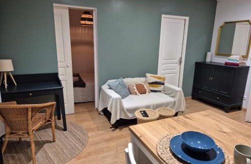Sens Apartment | Serene 1BR Oasis in the Heart of Sens Center