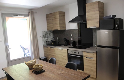Boulazac-Isle-Manoire Apartment | SIBO GITE apartment 5 pers, swimming pool, nature and city