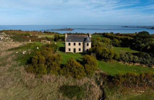 Berven House | Sieck Island House on private island