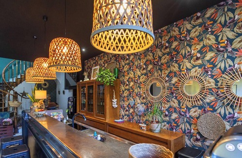 Tarbes Bed & Breakfast | Single room in a former town bar in the city center