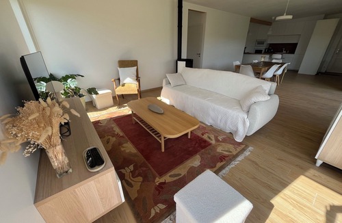La Forest-Landerneau House | Single-storey wooden house, close to the Elorn river in a quiet area.