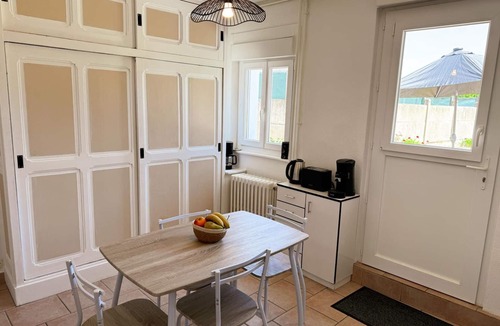 Romorantin-Lanthenay Cottage | Single-storey cottage, parking, pets welcome - 4 guests