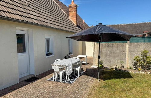 Romorantin-Lanthenay Cottage | Single-storey cottage, parking, pets welcome - 4 guests
