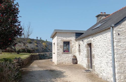 Plouider House | single-storey gîte in a quiet location