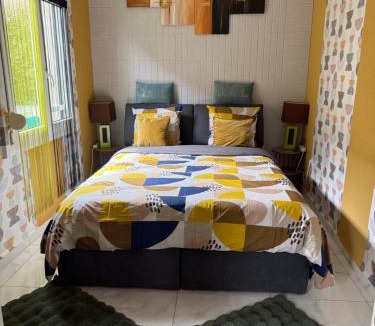 Florange House | Sirine57 Charming House for 5 Guests Large Private Parking for Cars Vans