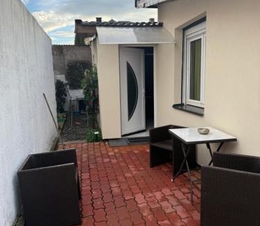 Florange House | Sirine57 Charming House for 5 Guests Large Private Parking for Cars Vans