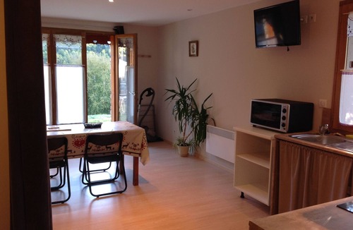 Porte-Puymorens Apartment | Ski, hiking, walking and shopping 15 minutes from the Principality of Andorra
