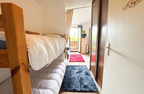 Bernex Apartment | Ski-in apartment in Bernex with balcony and parking