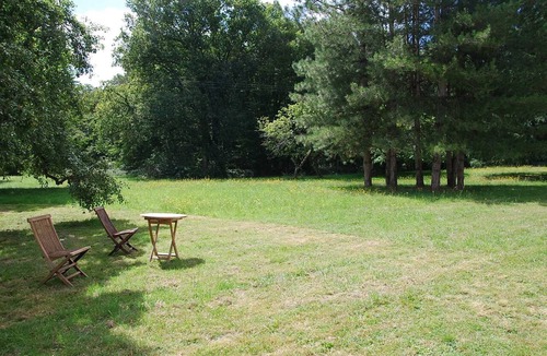 Vallieres-les-Grandes House | Small, detached country house made of tuffeau stone