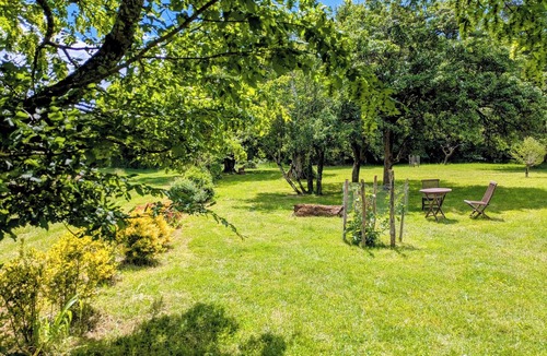 Vallieres-les-Grandes House | Small, detached country house made of tuffeau stone