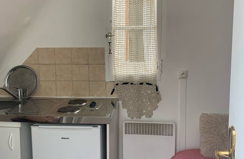 Belsunce Apartment | Small Haussmannian studio