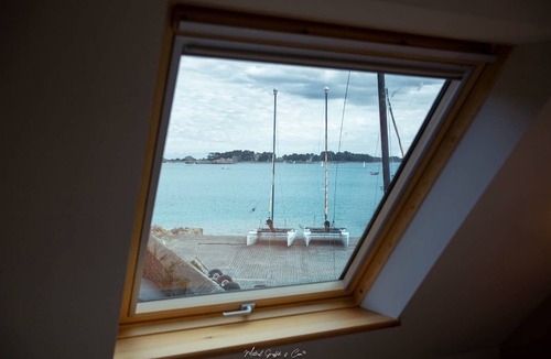 Penvenan House | Small romantic house for 4 people. Feet in the water at Port-Blanc.