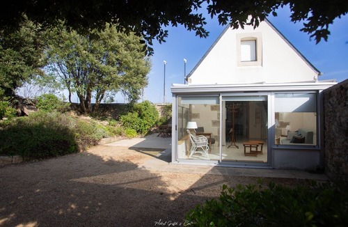 Penvenan House | Small romantic house for 4 people. Feet in the water at Port-Blanc.