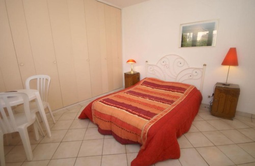 Vic-sur-Seille House | Snug Holiday Home with Fenced Garden Garden Furniture BBQ