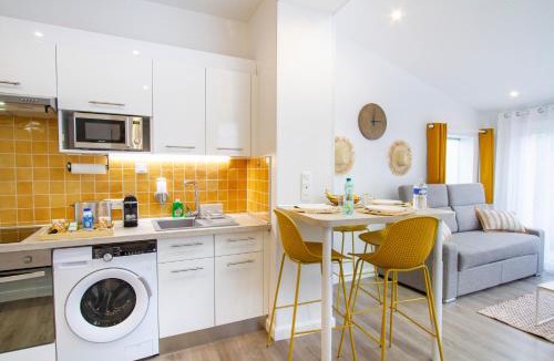 Chalons-en-Champagne Apartment | Soleil d'Été - Netflix & Wifi - Balcon - Climatisation - Parking Gratuit - check-in 24H24 - Emplacement Vélos - GoodMarning