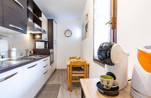 Dormelletto Apartment | SoleLago - Dormelletto, Garden, Patio, Barbecue, Sleeps 5, WiFi, Air Conditioning